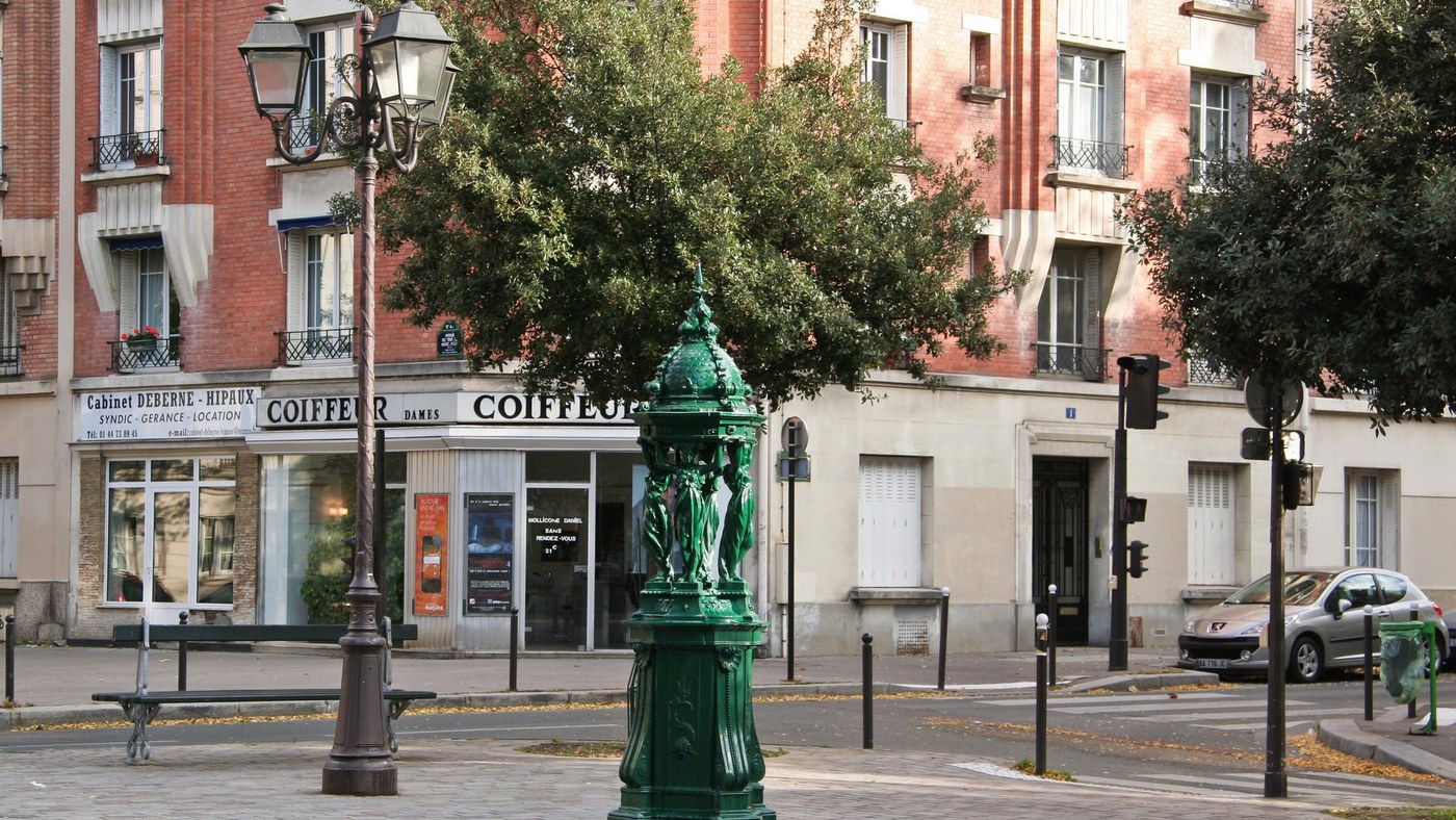 Fuite d'eau dans la rue à Paris : qui appeler et comment signaler